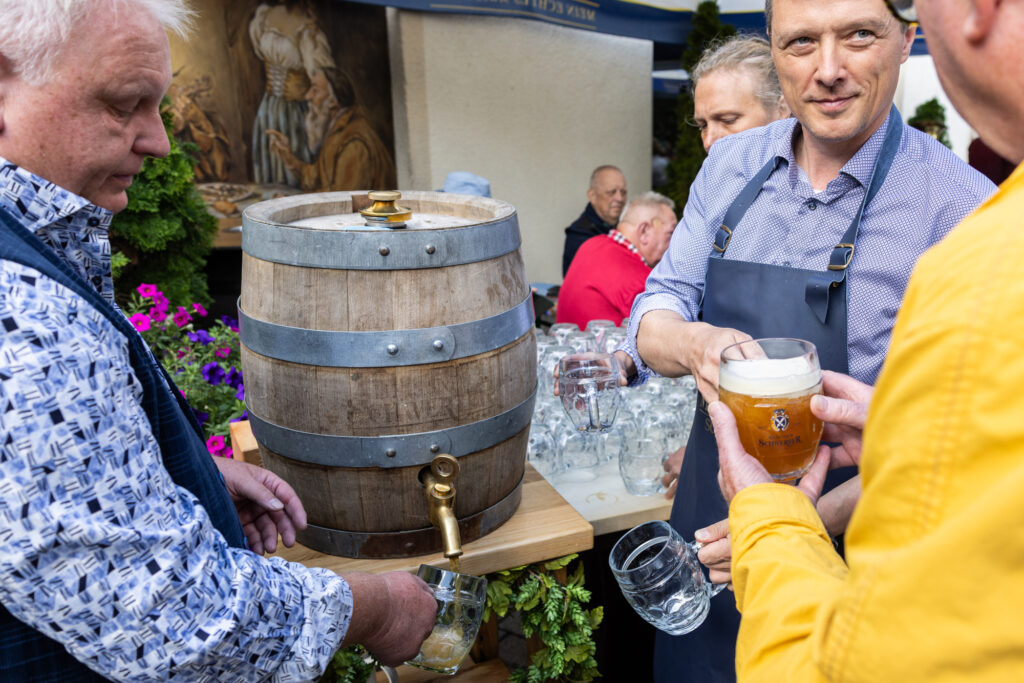 565 Jahre Meißner Schwerter Privatbrauerei, Frühschoppen mit Blasmusik und Faßanstich mit Markus Renner und Eric Schäffer